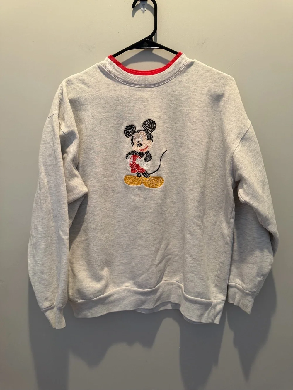 Disney Vintage White Crewneck Sweatshirt with Embroidered Mickey